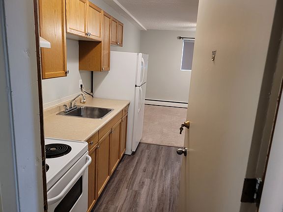 4th image of 10633 112th St NW #Bachelor