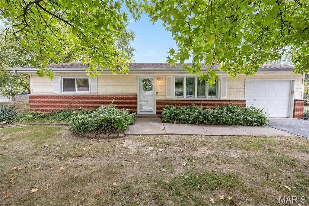 2 Mercury Dr photo 1