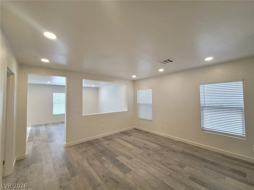 4 bed, 3.0 bath, 1727 sqft, $2,180 — Photo 2