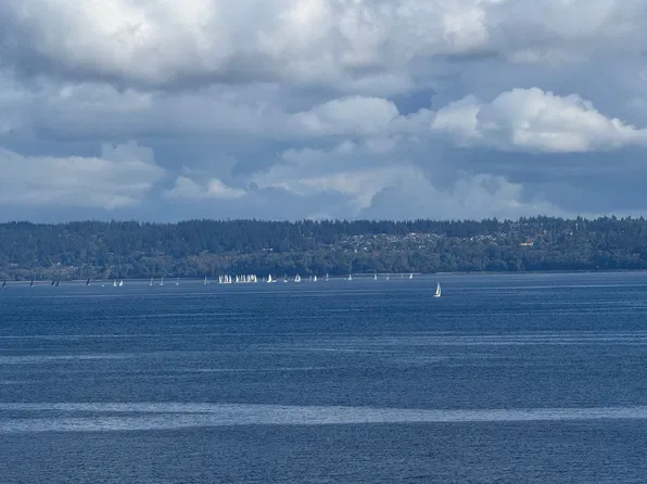 10855 NE Puget Bluff Ln, Bainbridge Island, WA 98110