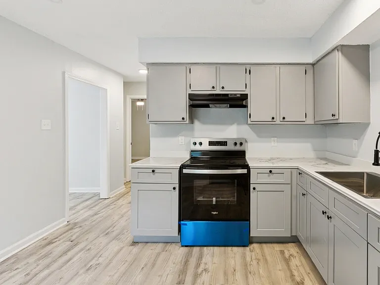 1075 Tallow Tree Ln — Photo 1