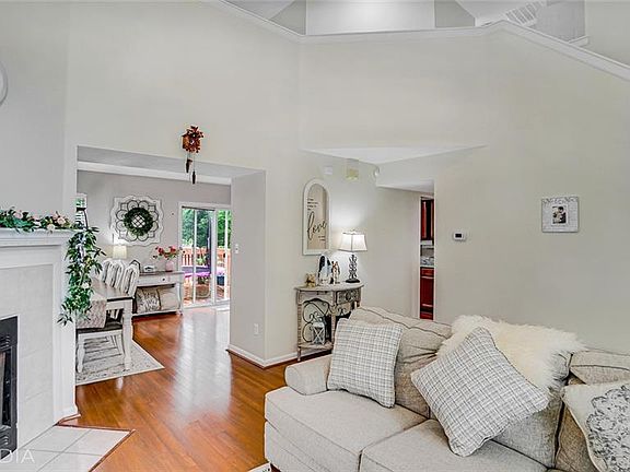 4th image of 14168 Cliffwood Pl