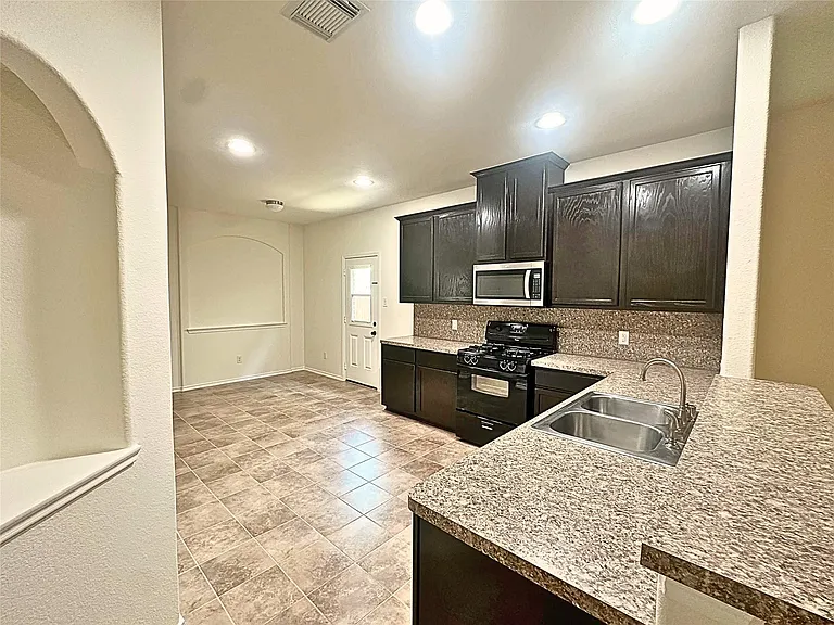 8218 Nagy Hill St — Photo 5