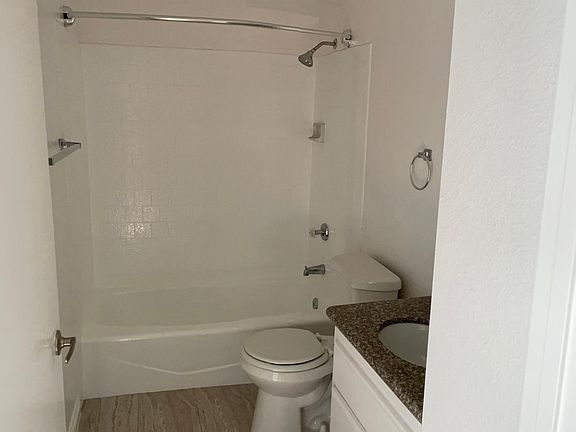 5th image of 1243 Stanley Ave APT 210