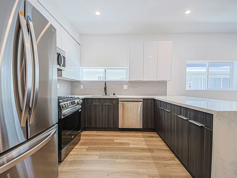 5233 Satsuma Ave — Photo 31