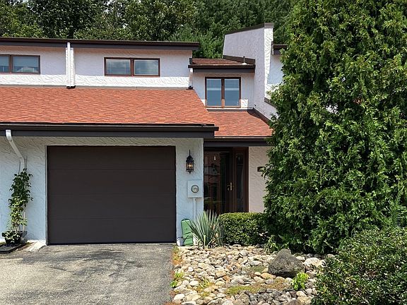 2nd image of 302 Casa Vita Dr