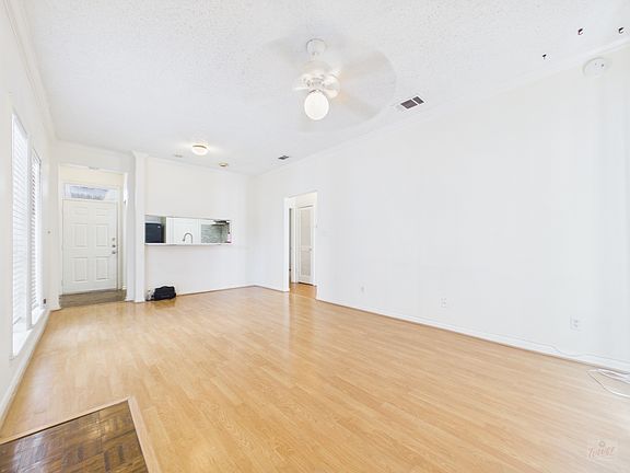 3rd image of 709 W 21st St APT 206