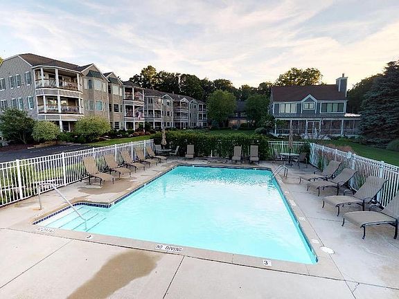 3rd image of 318 Singapore Ct