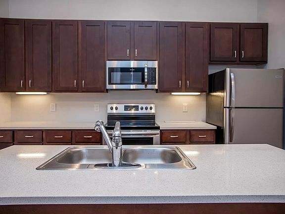 4th image of 3200 Banks St #403