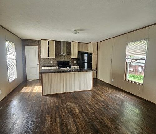 3rd image of 7 Riverside Gln