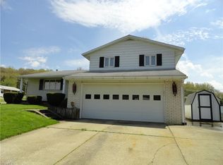 716 Meadowridge Ave NW, Canton, OH 44708
