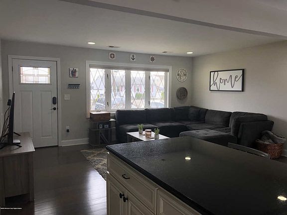 3rd image of 32 Clarkson Dr