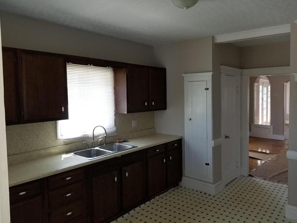 2nd image of 78 Gilbert St APT 2