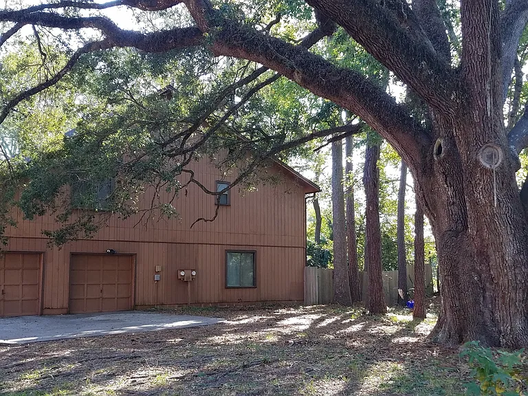 474 Newport Dr — Photo 6