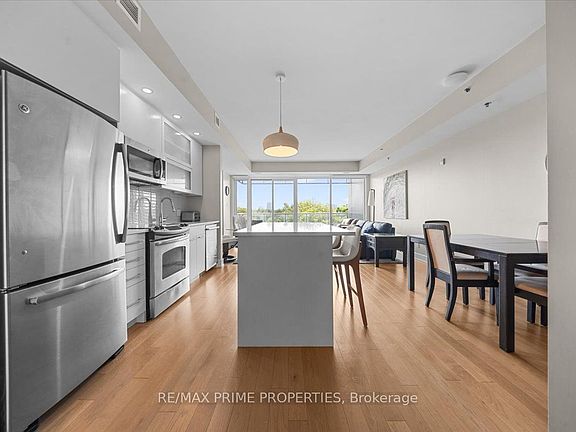 2nd image of 98 Richmond Rd #606