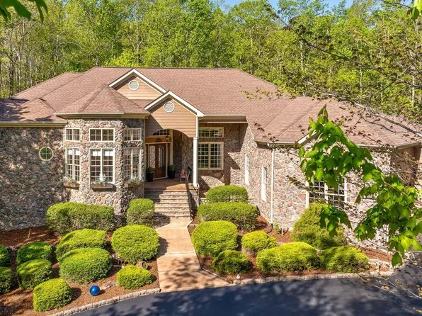 240 Horseshoe Bend Rd E, Signal Mountain, TN 37377