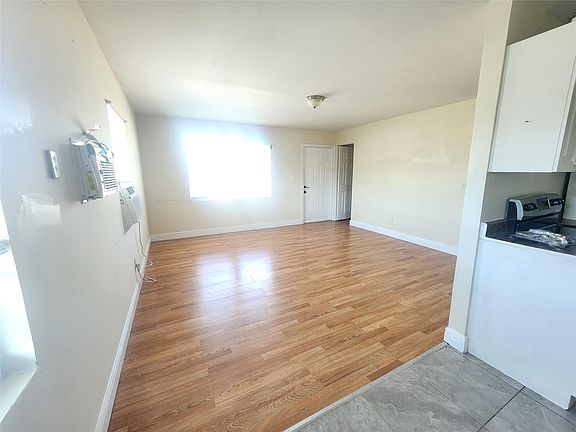 4th image of 1133 W 28th Street