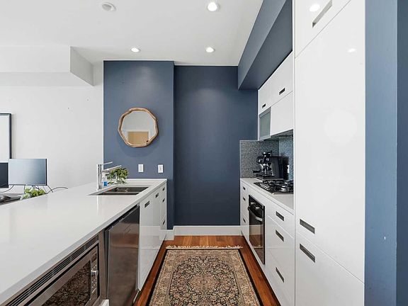 4th image of 2505 17th Ave SW #406