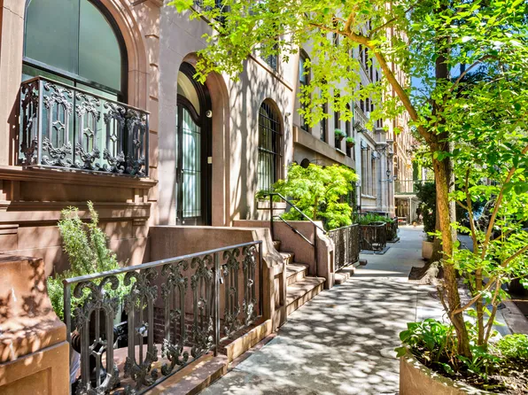 113 East 19th Street image 2 of 12