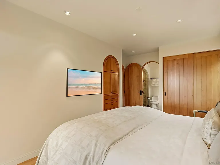 741 Rosecrans St — Photo 54