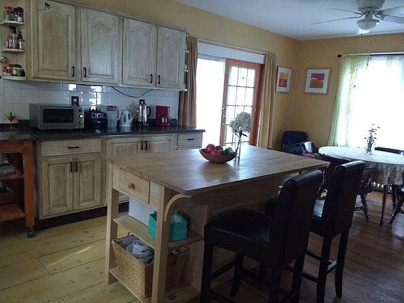 4th image of 27 Rosewood Ave