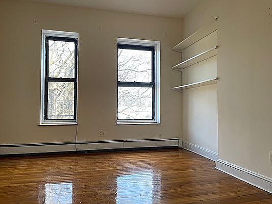 2nd image of 445 17th St #6