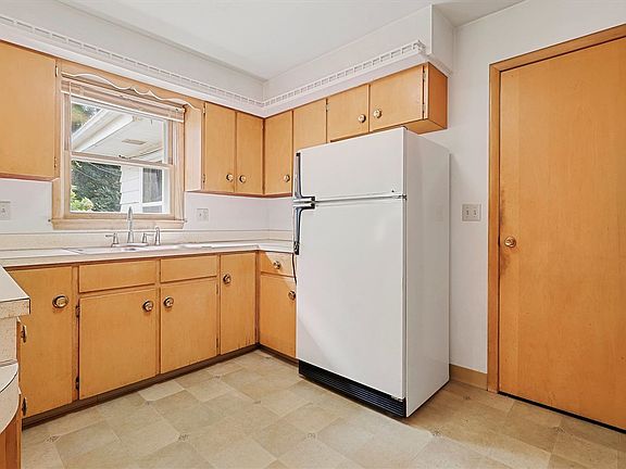 5th image of 1815 N Lexington Dr