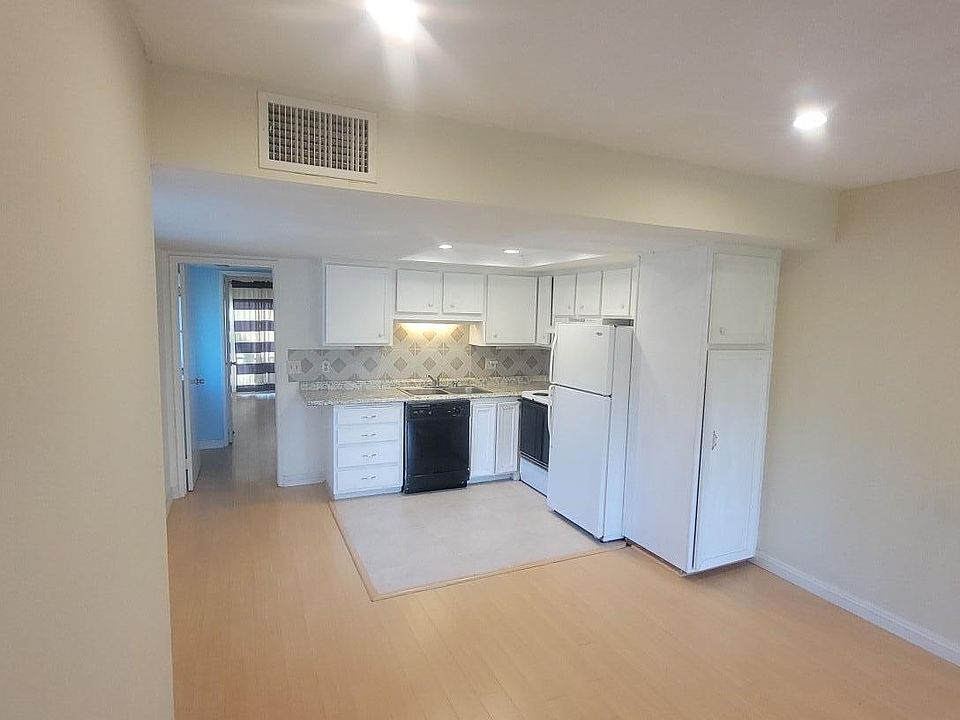 Laminate floor and porcelain floor in the kitchen and shower