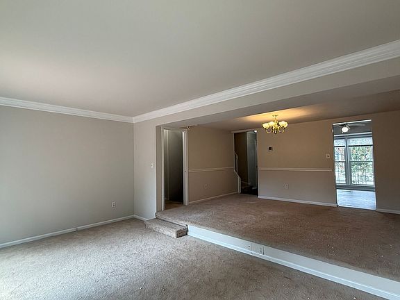 5th image of 12077 Winona Dr