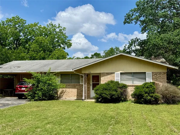 106 San Jacinto St, Lockhart, TX 78644