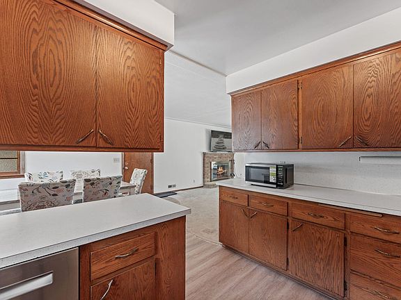 4th image of 4633 4th St NE