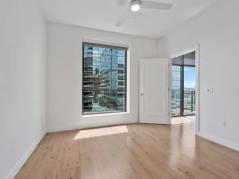 1212 Demonbreun St #1002 — Photo 43