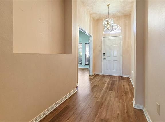 3rd image of 6 Lake Elizabeth Ct