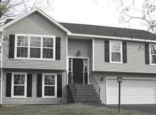 8 Fiddlers Ln E, Greenbush, NY 12144