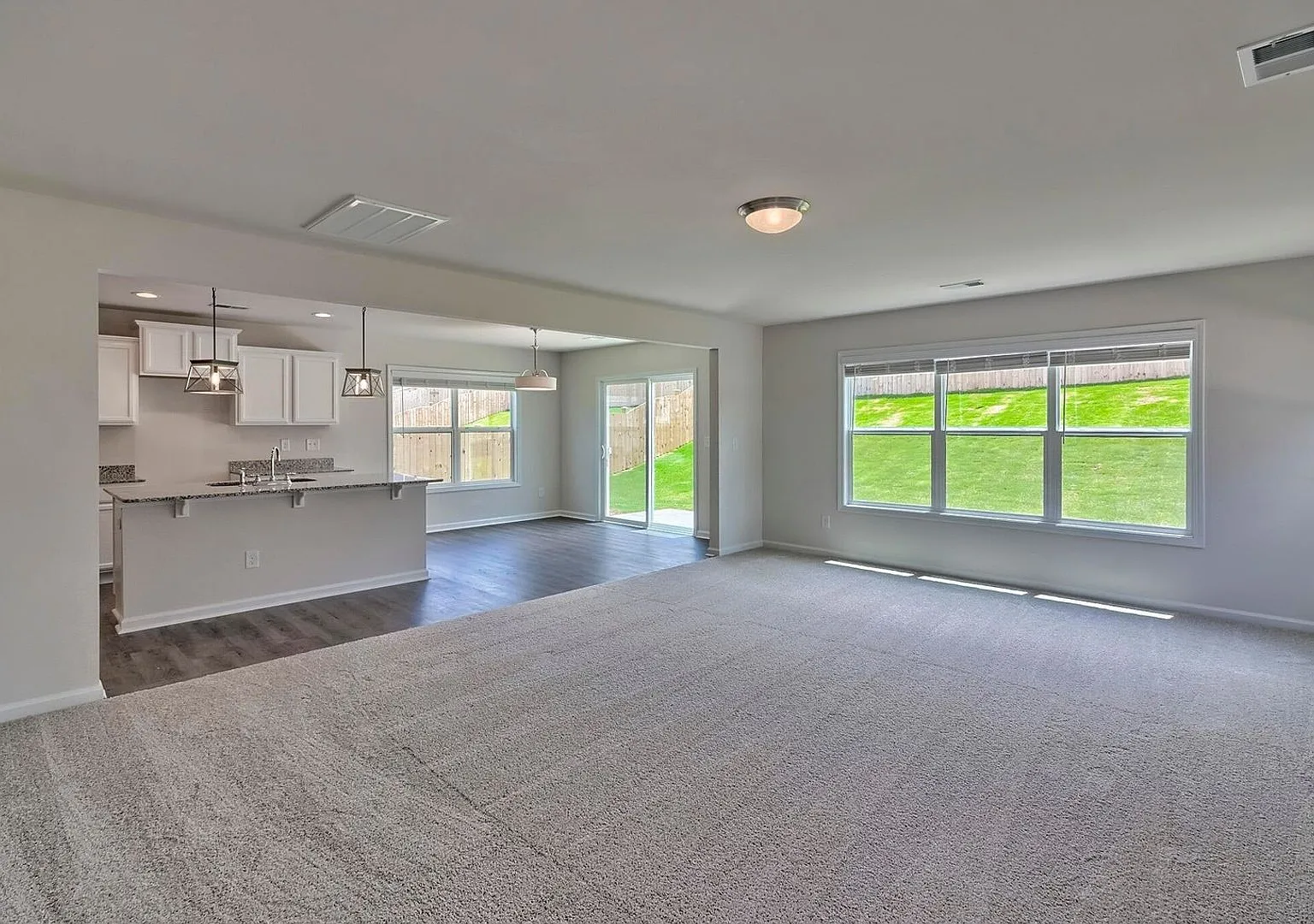 Charming 3BR House in Graniteville — Photo 3
