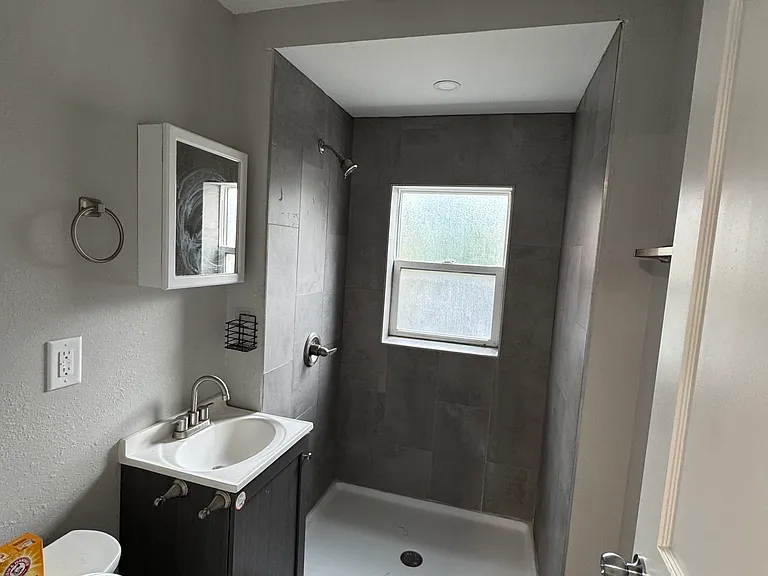 124 N Eddy St #17 — Photo 3