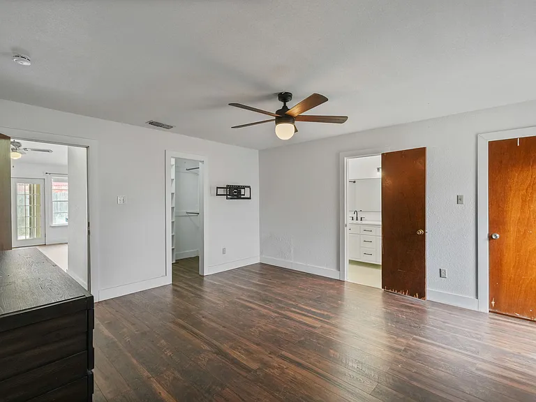 5721 Cresthaven Dr — Photo 10