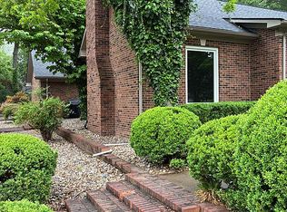 712 Whitney Dr, Paducah, KY 42001