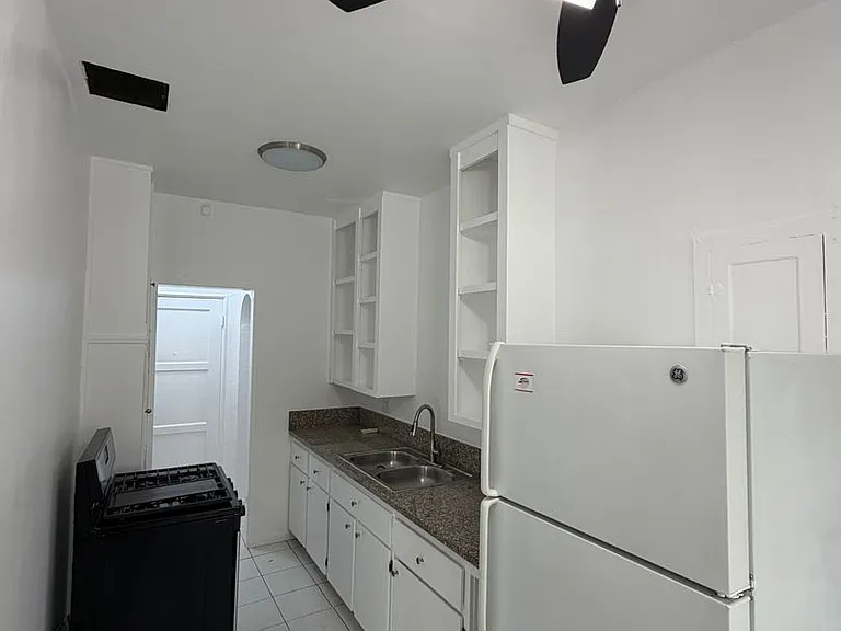 512 N Alexandria Ave — Photo 5