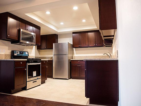 Full Kitchen Appliences in Stainless Steel (Dishwasher, Rang