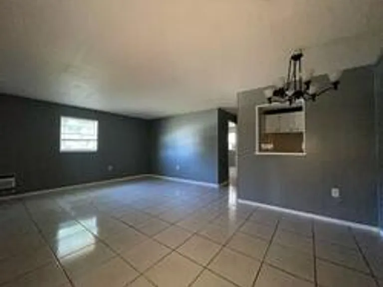 2210 Thonotosassa Rd — Photo 2