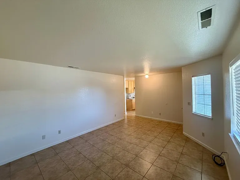 537 Center St — Photo 7