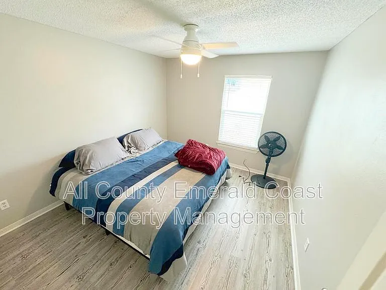 915 Emily Cir — Photo 27