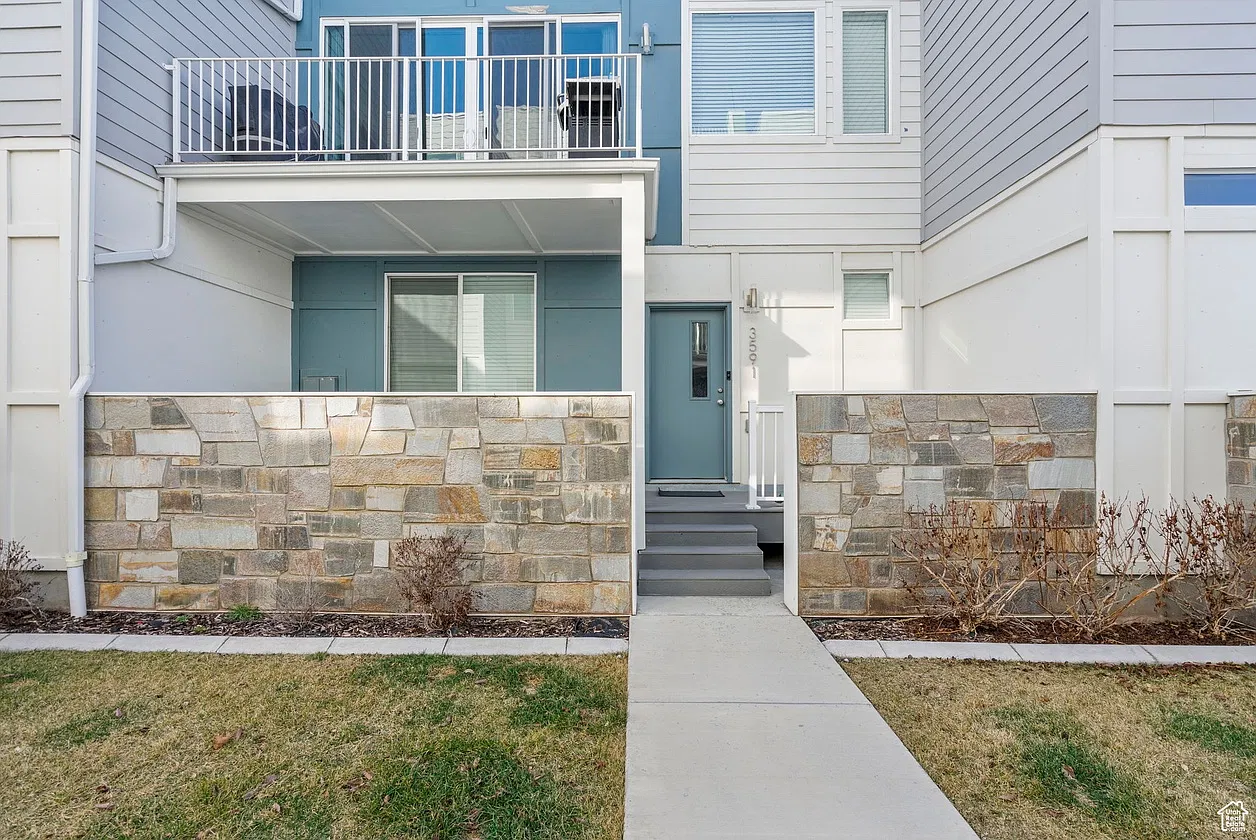 4 bed, 2.5 bath, 2450 sqft, $2,800 — Photo 2