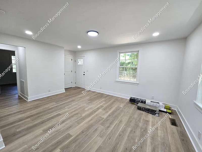 Colonial Hills — Photo 2