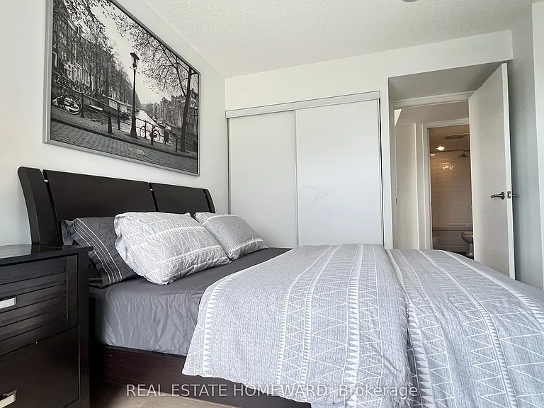 38 Dan Leckie Way #1512 — Photo 22