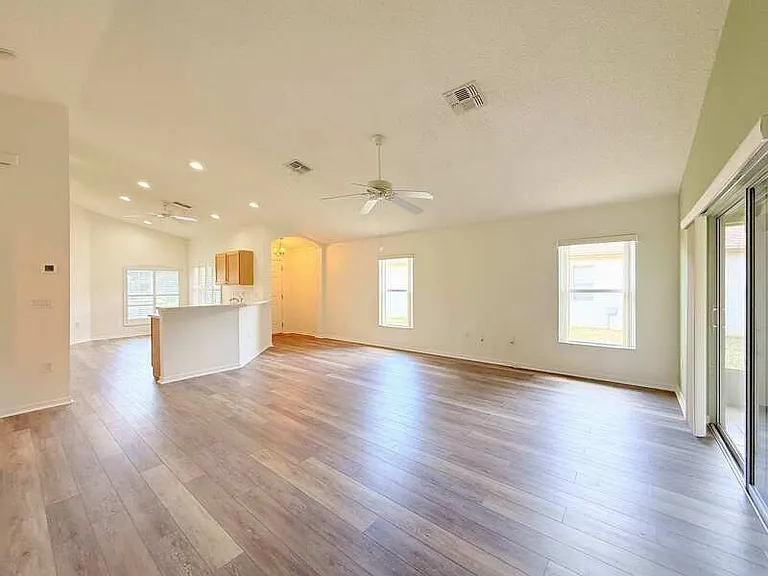 240 Center Oak Cir — Photo 24