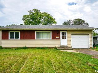 2008 State St, Pekin, IL 61554