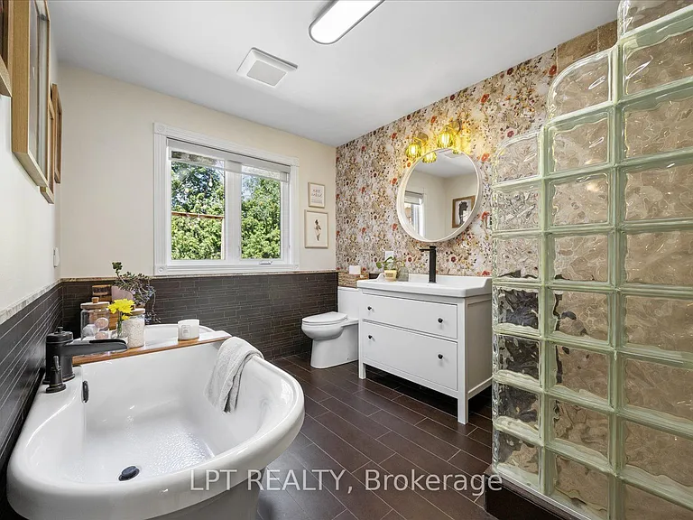 22 Louisa St E — Photo 16