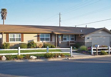 2nd image of 210 Easter St